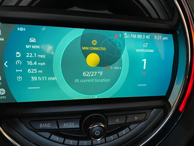 MINI Cooper New UI Upgrade Fullscreen Apple CarPlay Remote Firmware Update 2021